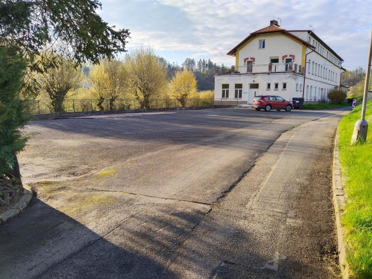 Pension V Parku Cesky Sternberk Exterior foto