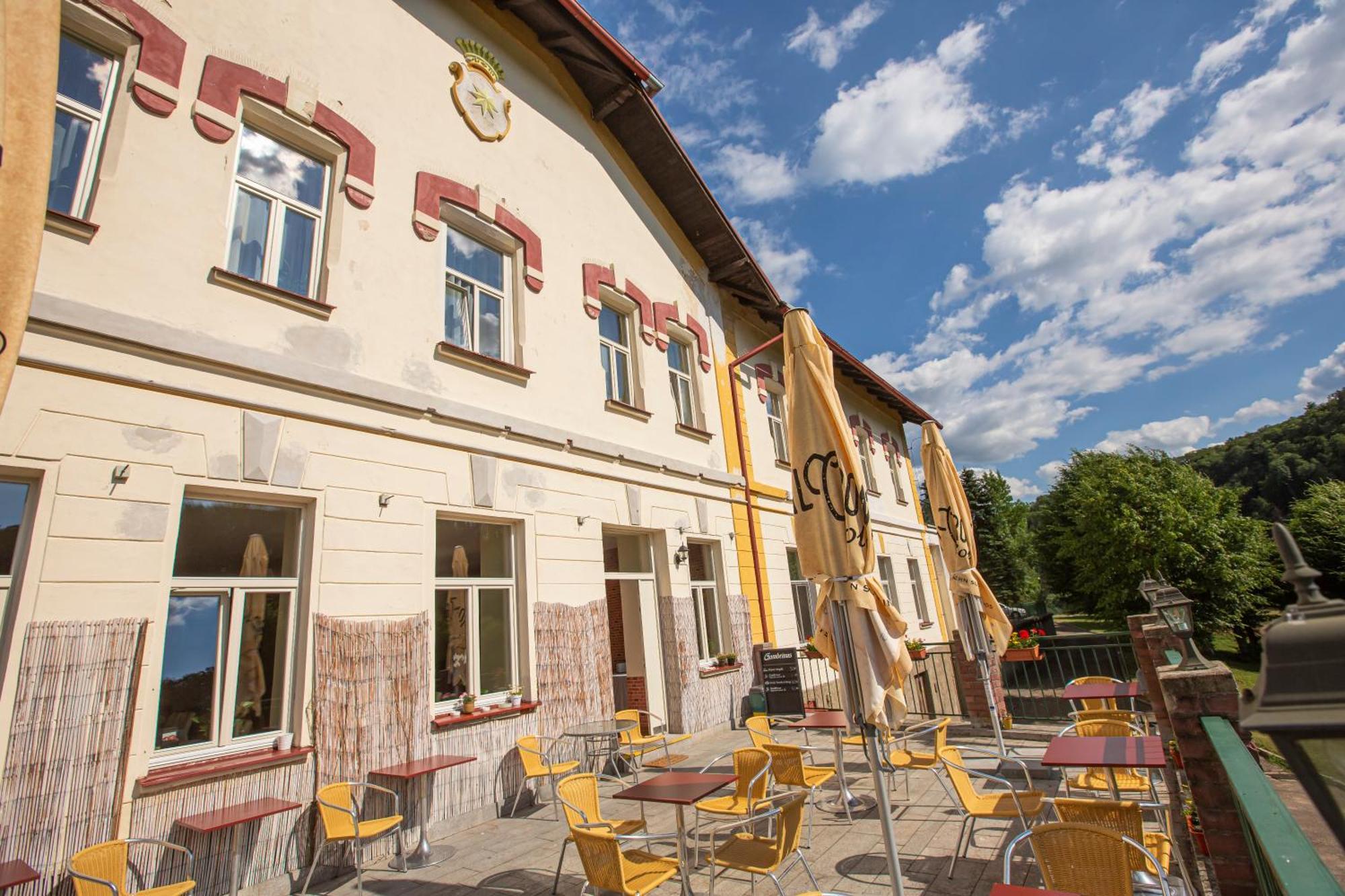 Pension V Parku Cesky Sternberk Exterior foto