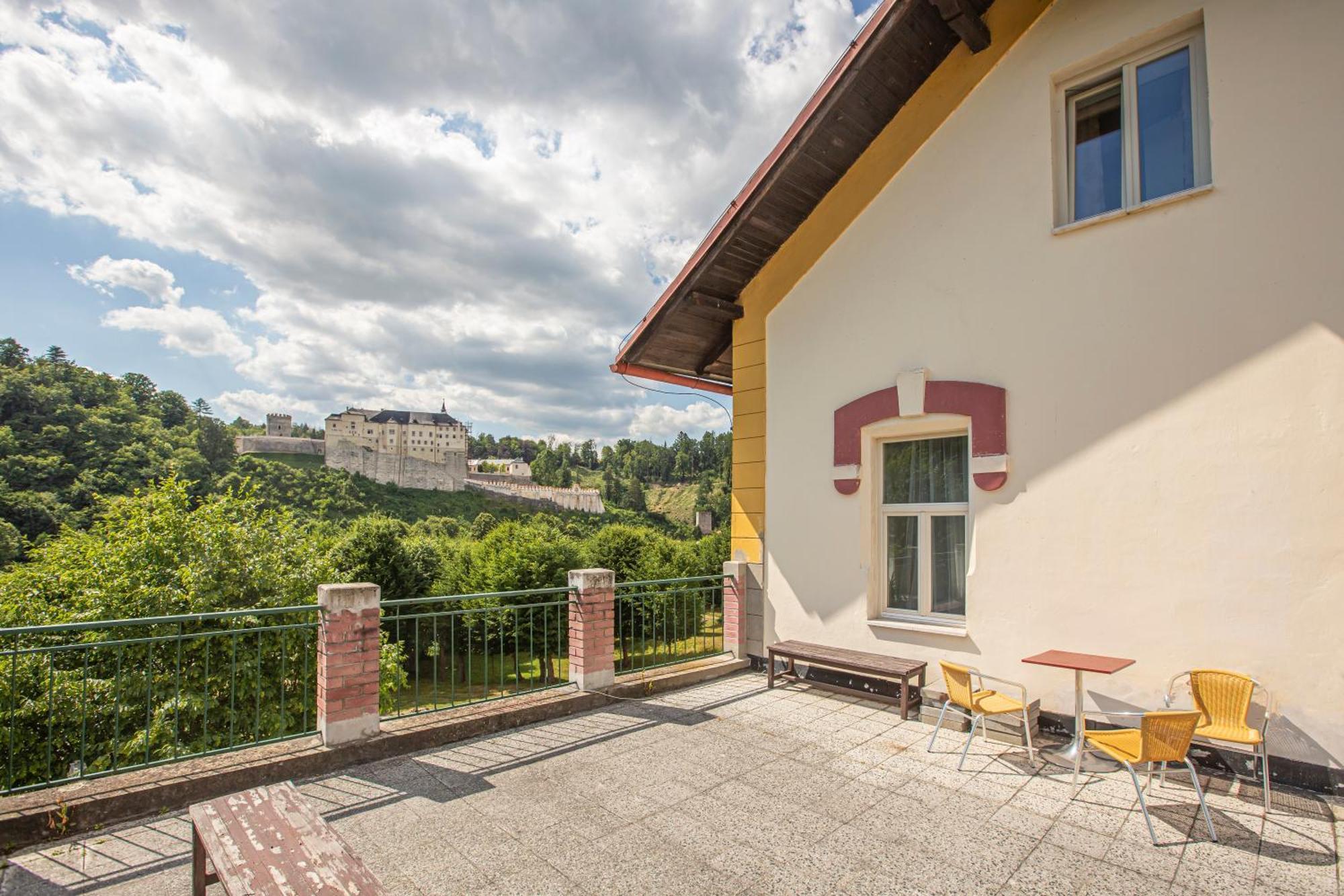 Pension V Parku Cesky Sternberk Exterior foto